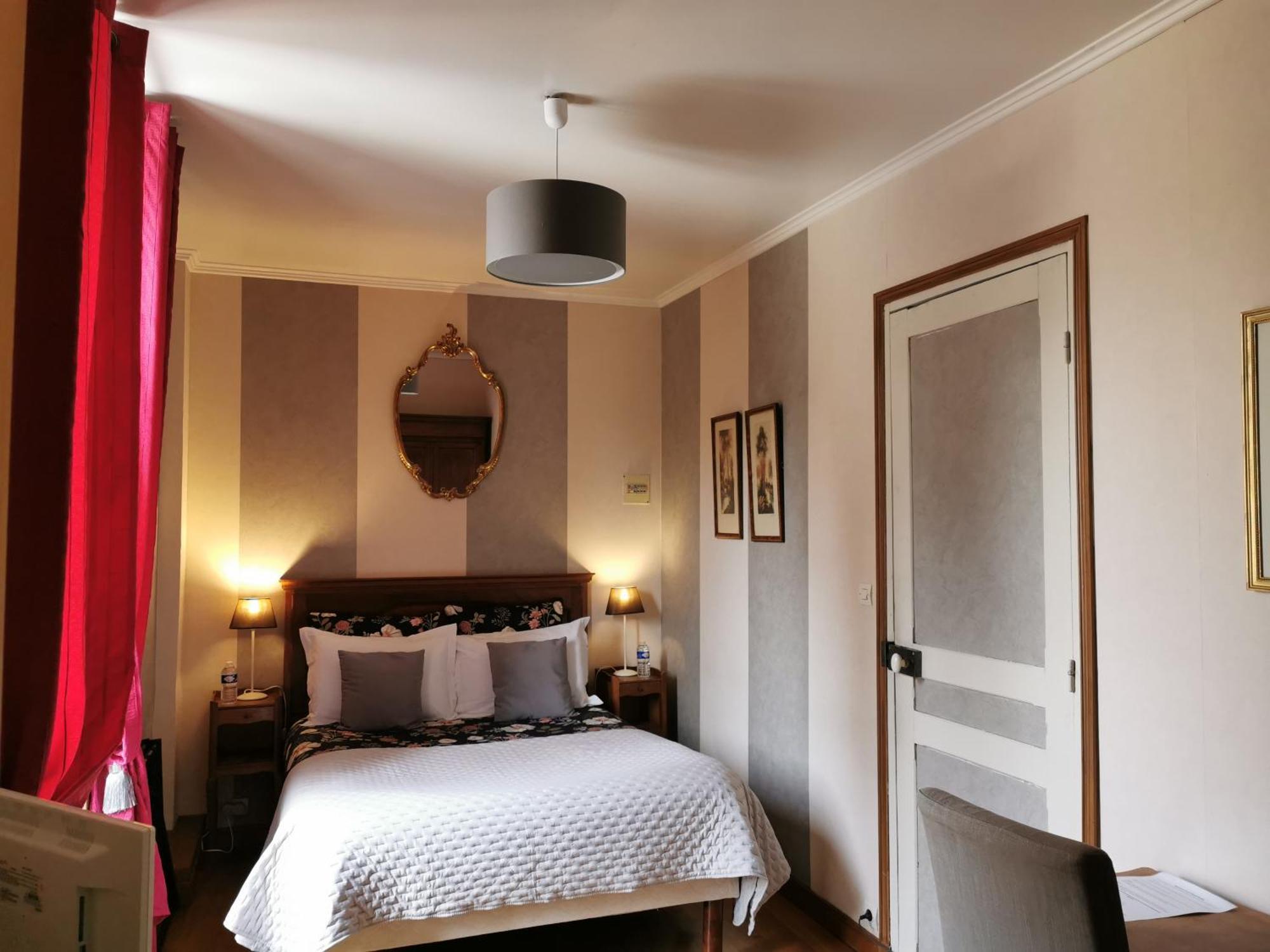 Hotel La Chasse Royale Plailly Exteriér fotografie